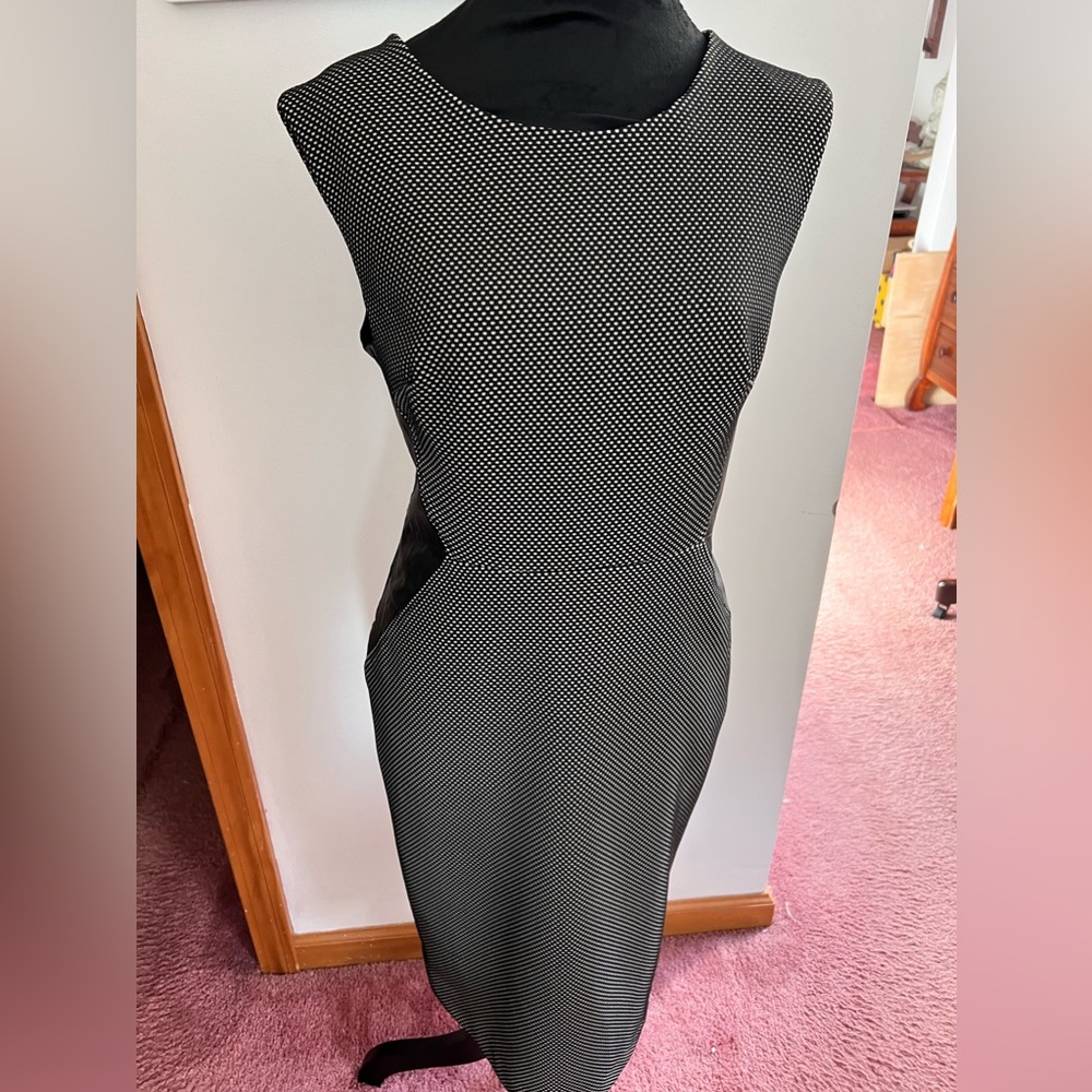 Vintage Jones New York black and white dress with side black faux leather size 8